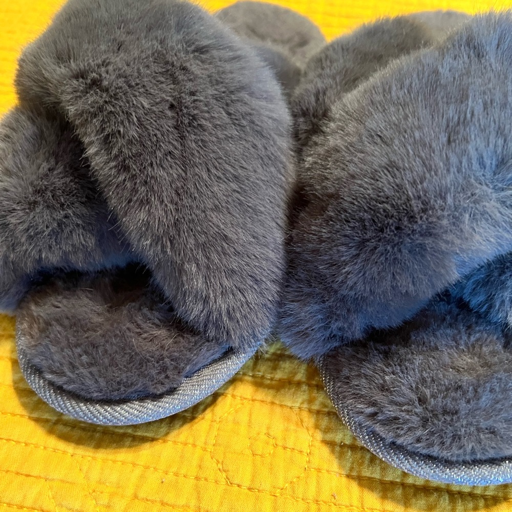 Fuzzy Slippers. - Picture 2 of 3